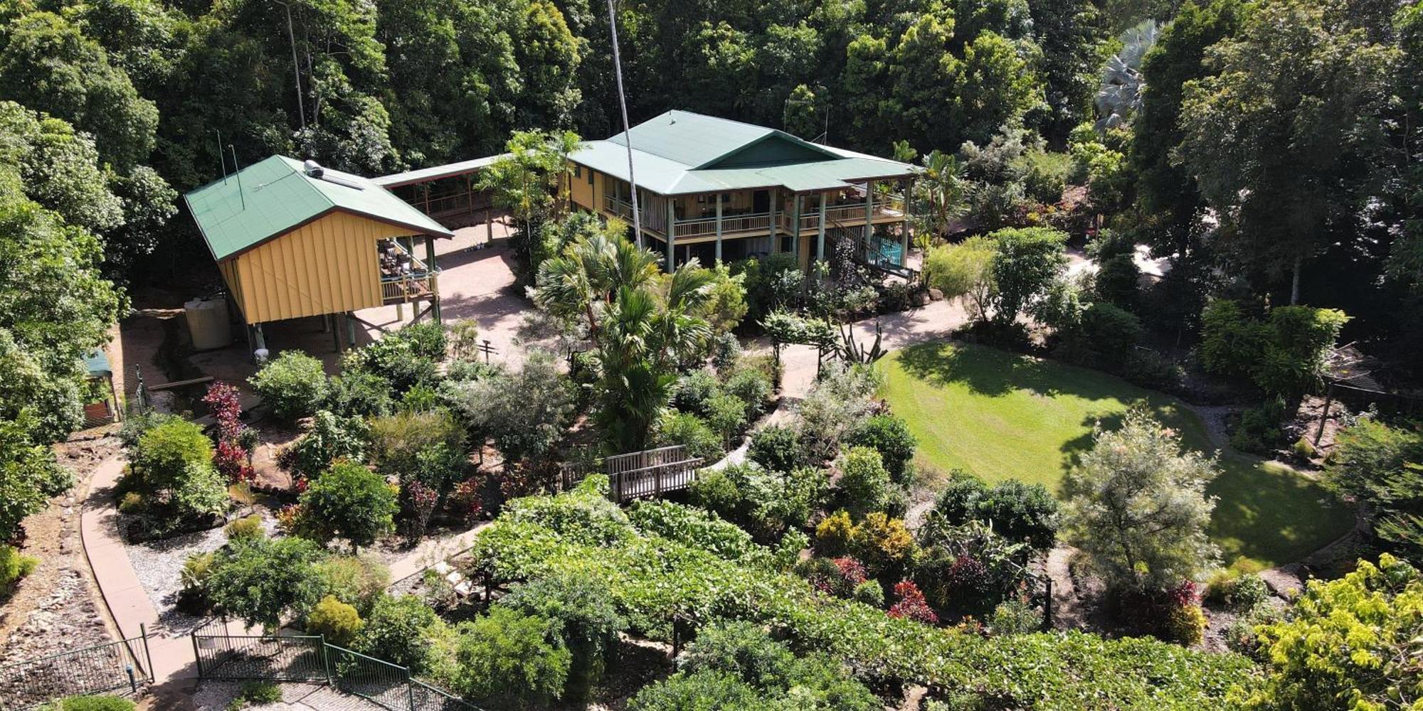 Licuala Lodge Mission Beach Exterior photo